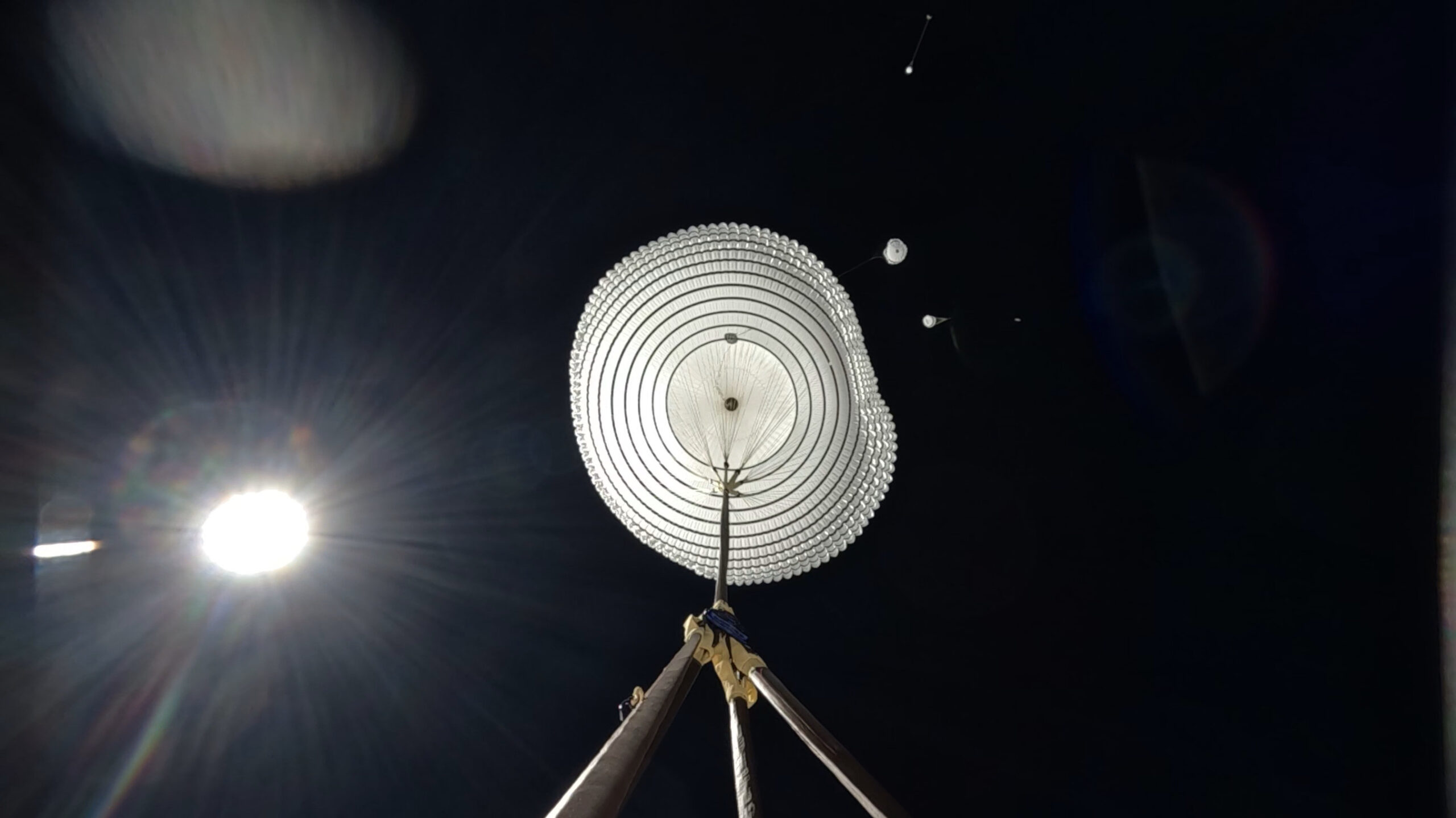 CREDIT Vorticity LICENCE
ESA Standard Licence
https://www.esa.int/Science_Exploration/Human_and_Robotic_Exploration/Exploration/ExoMars/ExoMars_parachutes_ready_for_martian_deployment